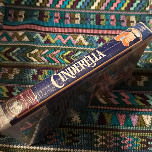 📼 CINDERELLA 👀 Walt Disney Masterpiece VHS in original factory seal. Unopened! - Picture 3 of 9